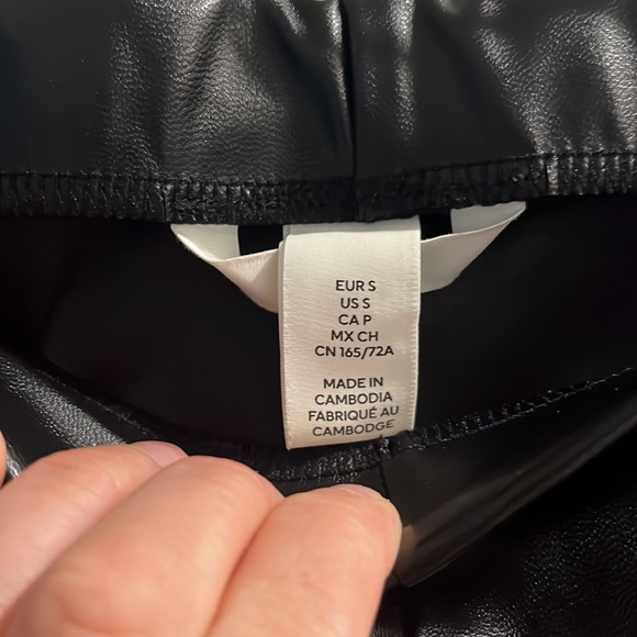 H&M faux leather leggings size small - Picture 4 of 4